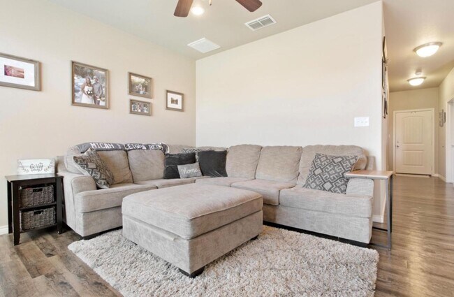 Foto del edificio - **BEAUTIFUL FOX RIDGE ADDITION HOME**