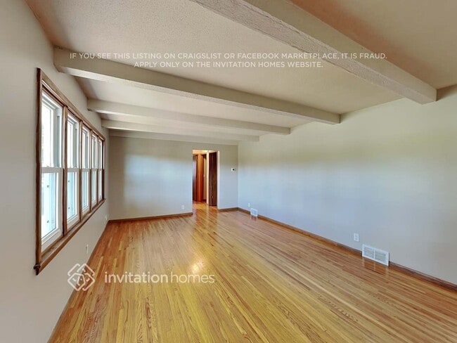 Building Photo - 2911 W 85th St