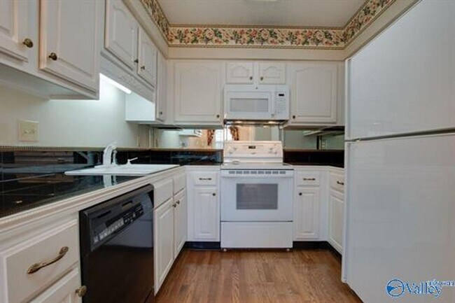 Building Photo - 313 Kensington Court