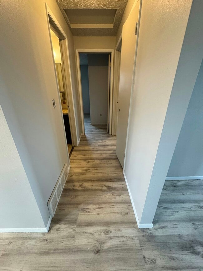 Foto del edificio - 228 E Crown Ave