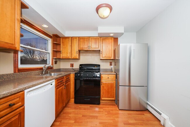 Foto del edificio - 142 Maple Ave