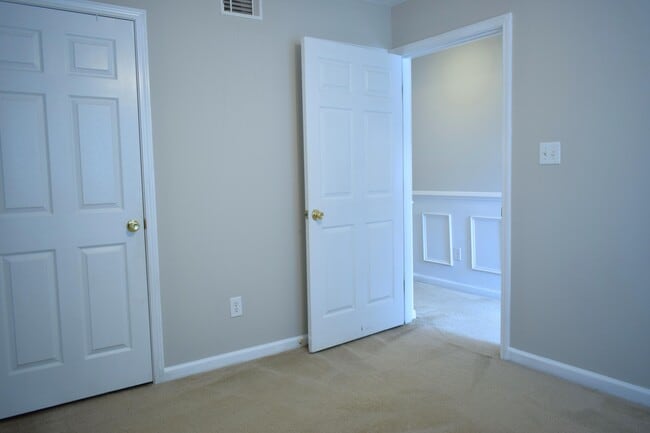 Building Photo - 106 Grove Landing Ct