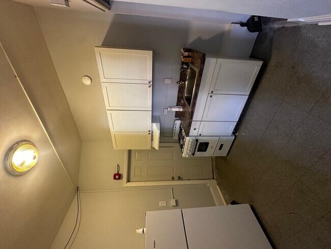 Foto del edificio - 1028 S State St