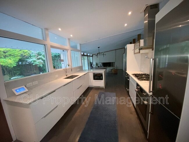 Foto del edificio - 2104 Zuppke Dr