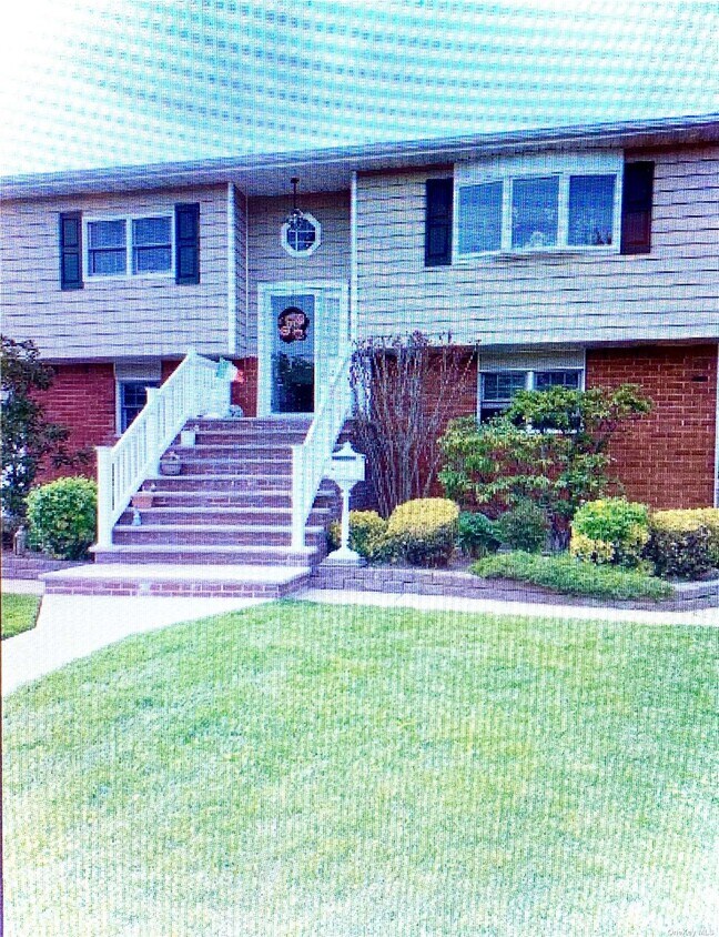 Primary Photo - 2395 Waring St