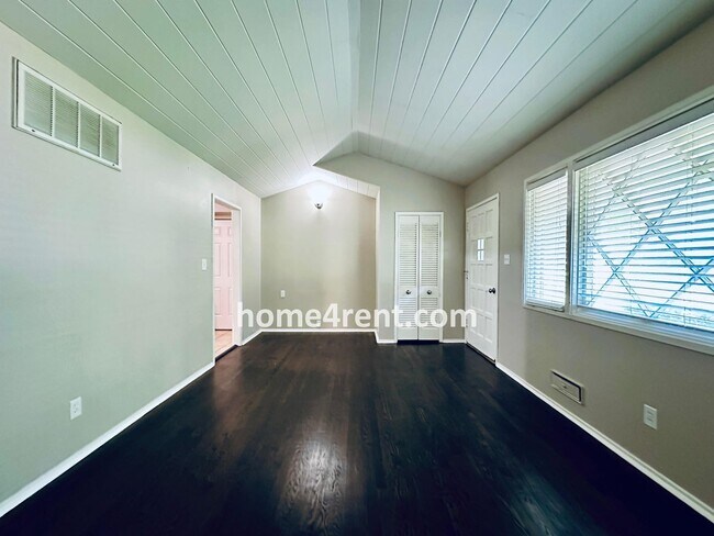 Foto del edificio - Attractive Prairie Village Ranch w/ FRESH ...