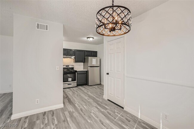 Foto del edificio - 4364 Tara Ave