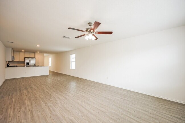 Building Photo - 2415 Lake Hls
