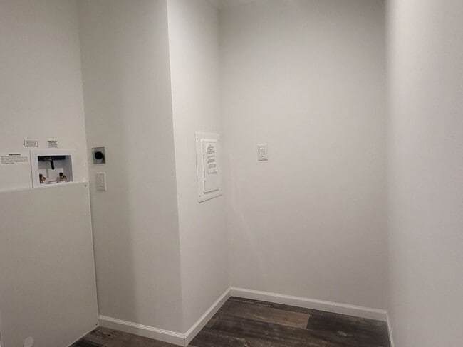 Building Photo - 1124 Lake Terrace Rd