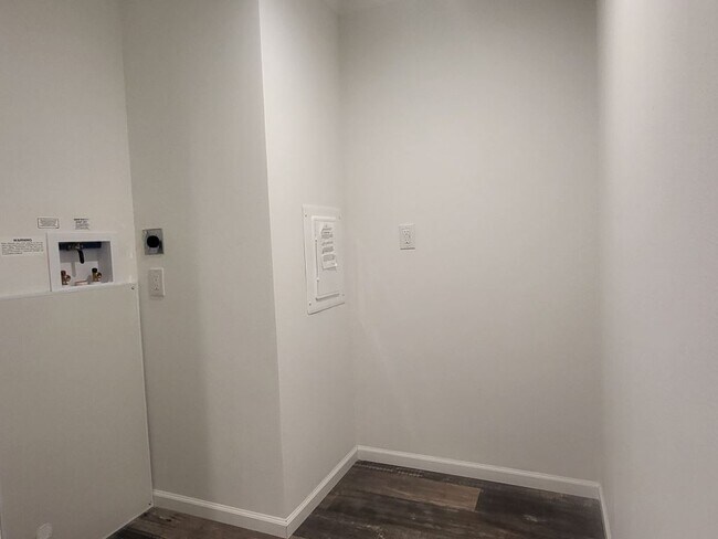 Foto del edificio - 1124 Lake Terrace Rd