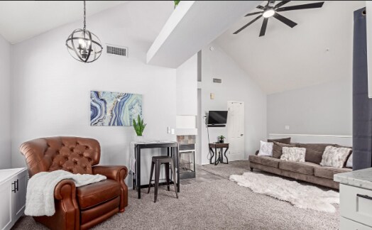 Foto del edificio - 1633 E Lakeside Dr