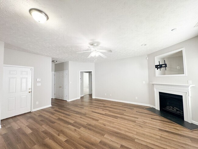 Foto del edificio - Gorgeous 2 Bed, 2 Bath End Unit Townhome