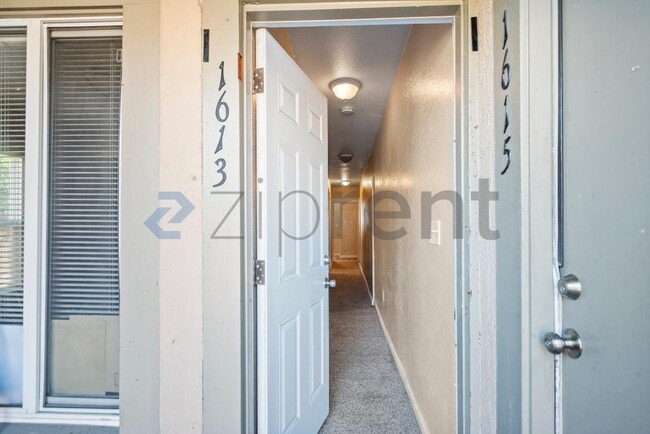 Building Photo - Unit