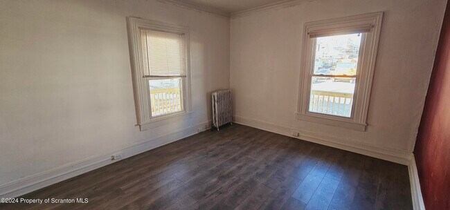 Building Photo - 1319 Washburn St