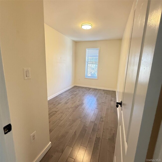 Foto del edificio - 76-19 85th Dr