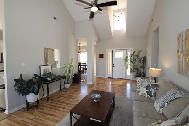 Foto del edificio - 2714B Eastland Ave