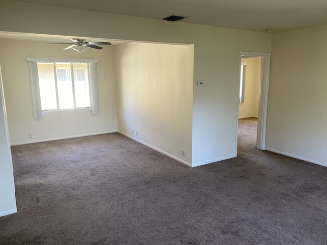 Dining room - 102 1/2 W Mountain St