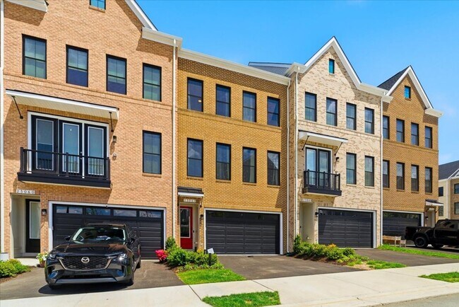 Building Photo - Welcome to this stunning, newly built 2025 townhome nestled in the heart of Brambleton