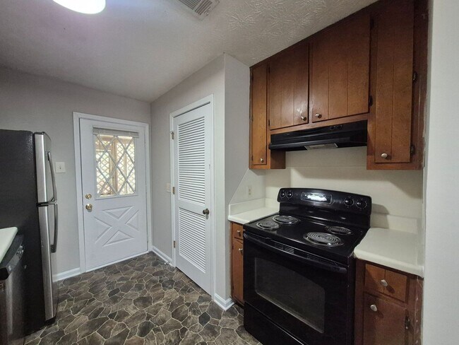 Foto del edificio - Updated & Move-In Ready 2BR Duplex in the ...
