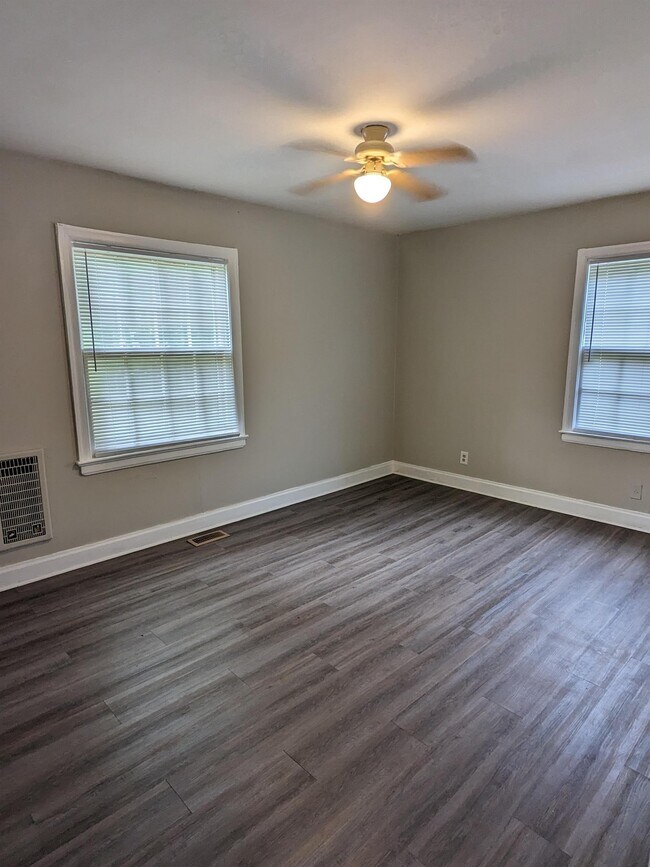 Photo - 2850 Surrey Rd House