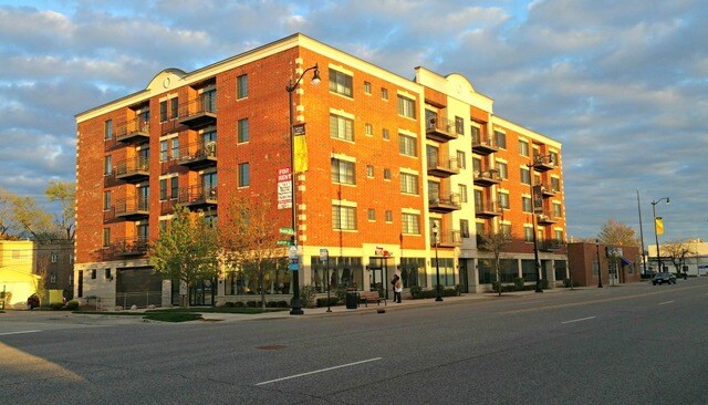 Foto principal - 8255 Skokie Blvd