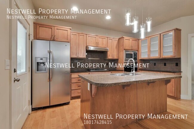 Foto del edificio - Gorgeous 4-bed Home in Millcreek