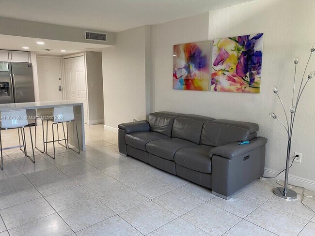 Foto del edificio - 14421 N Kendall Dr