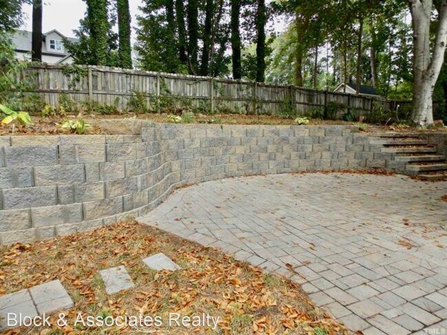 Building Photo - 3 br, 2.5 bath House - 3817 Hollycrest Court
