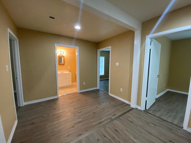Foto del edificio - 310 Hillcrest St