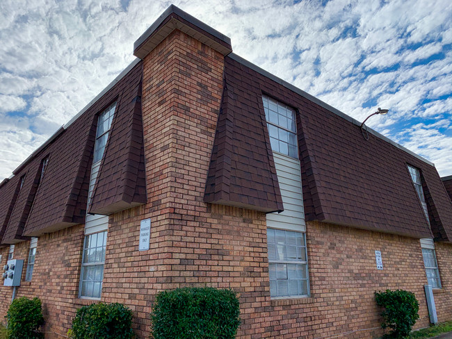 Foto del edificio - Fountain Lakes Apartments