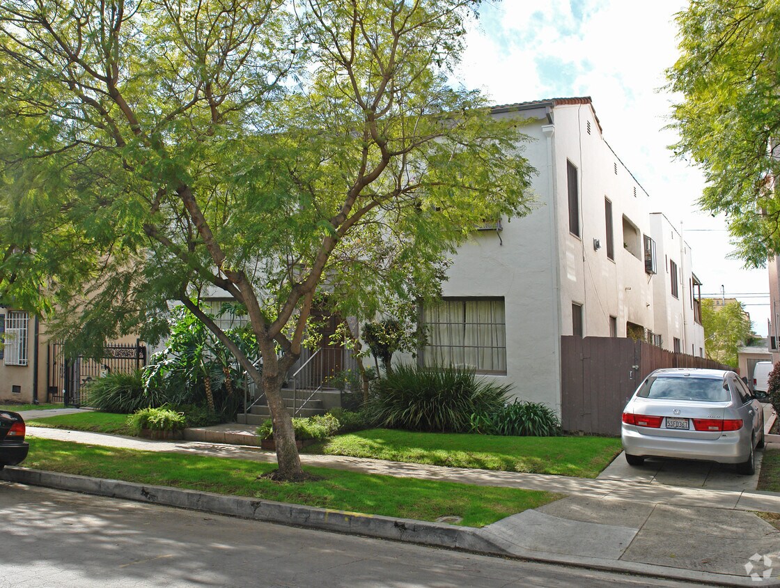 Primary Photo - 439 N Genesee Ave