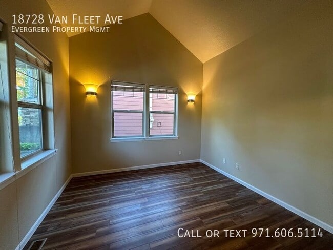 Foto del edificio - 18728 Van Fleet Ave