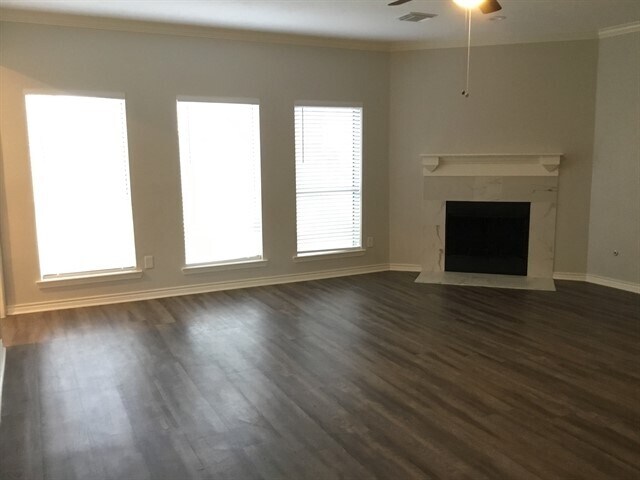 Foto del edificio - 3506 Pine Tree Dr