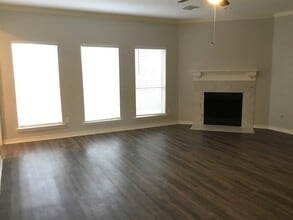 Building Photo - 3506 Pine Tree Dr
