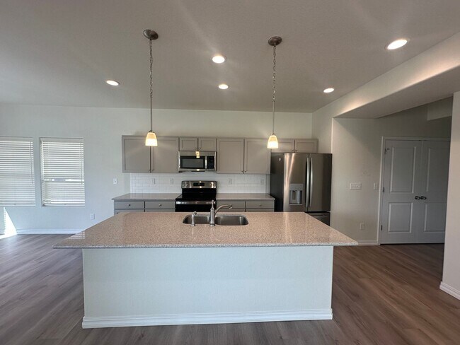 Foto del edificio - Modern 3-Bed, 3-Bath Home in District 20!!