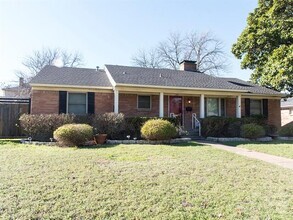 Building Photo - 1725 Mapleton Dr