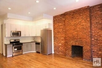 Building Photo - Myrtle Avenue / Spacious  3-Bed, 2-Bath / ...