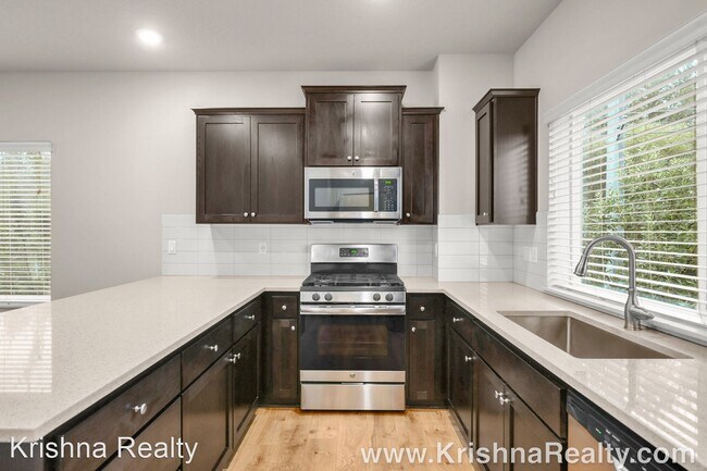 Foto del edificio - 3 br, 2.5 bath House - 480 NE Tork Pl,
