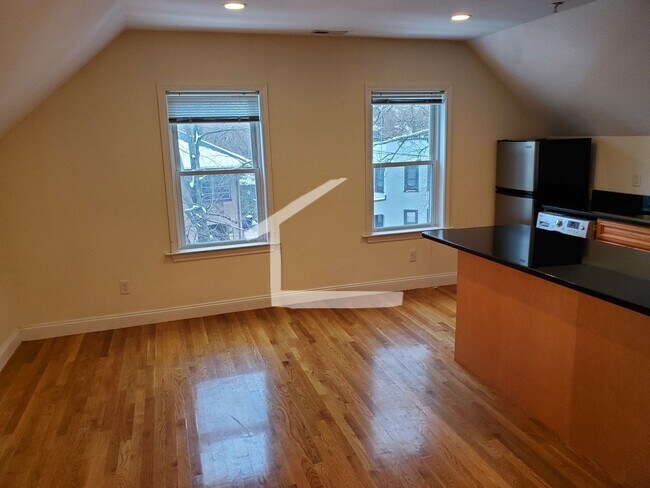 Building Photo - HOT BROOKLINE LISTING!!!!!