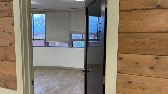 Each room $ 1000 a month - 2022 Del Paso Blvd