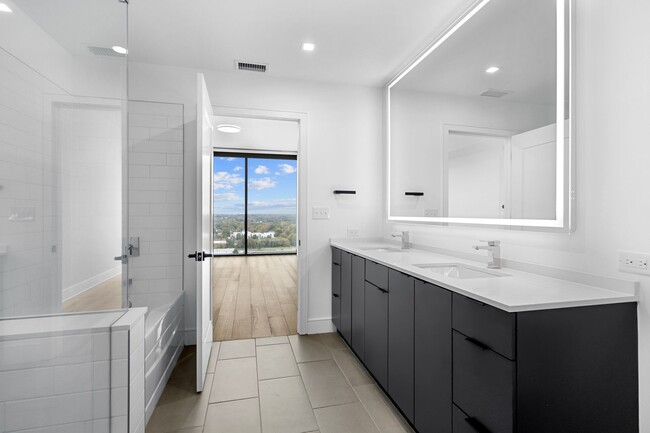 Foto del edificio - 2 Bed 2 Bath Condominium in West Midtown!