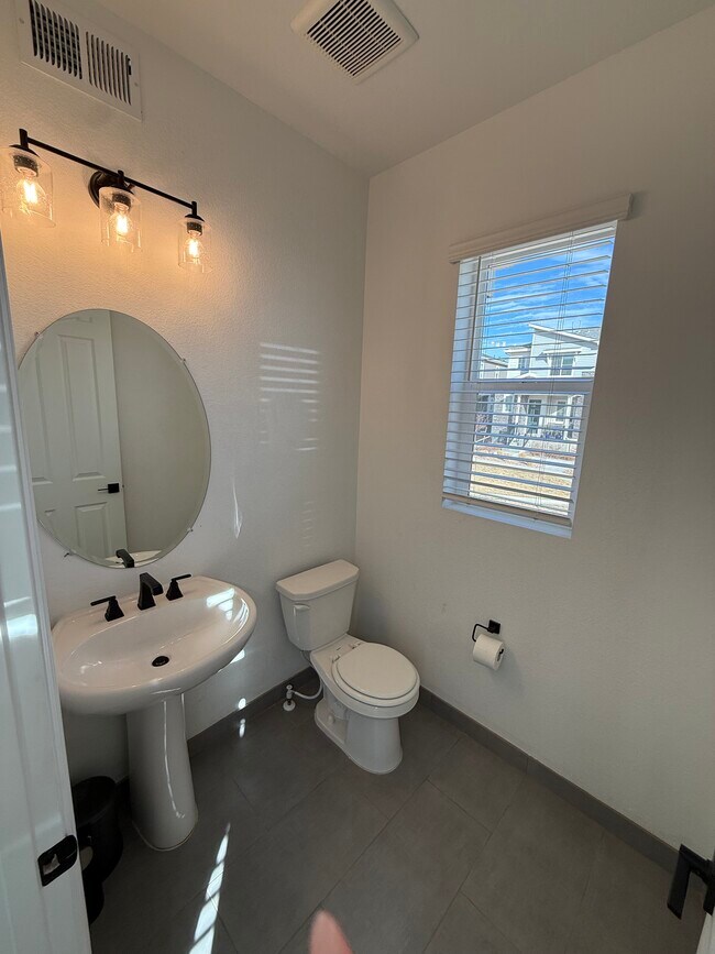 Foto del edificio - 24249 E 41st Ave