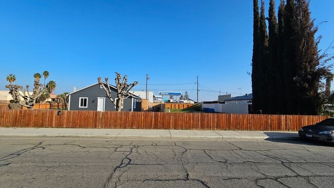 Building Photo - 2034 1st St