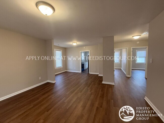 Foto del edificio - Modern 3-Bedroom Home with Updated Features and Large Lot