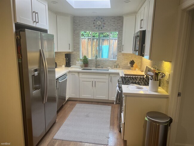 Foto del edificio - 3 br, 2 bath House - 660 Rhodes Dr