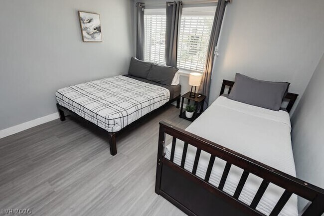 Foto del edificio - 1634 Serenada Ave