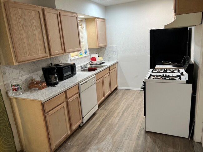 Foto del edificio - 5410 Greylog Dr