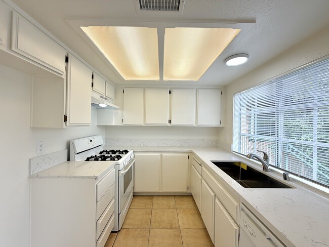 Photo - 2660 Twain Dr House