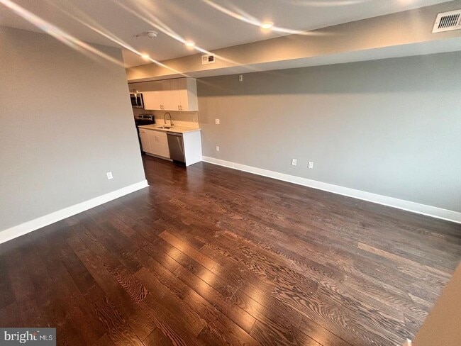 Building Photo - 3255 Ridge Ave