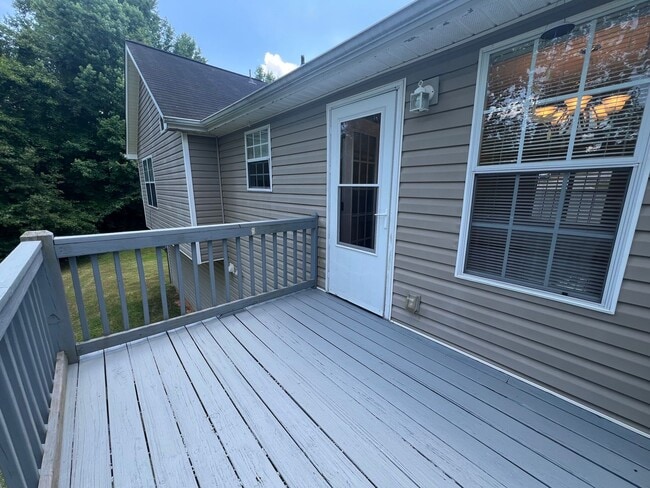Building Photo - 111 Manx Dr